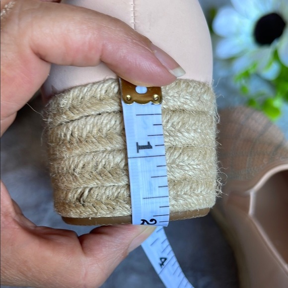 Chic Nude Espadrilles with Sparkling Accents - Picture 5 of 8